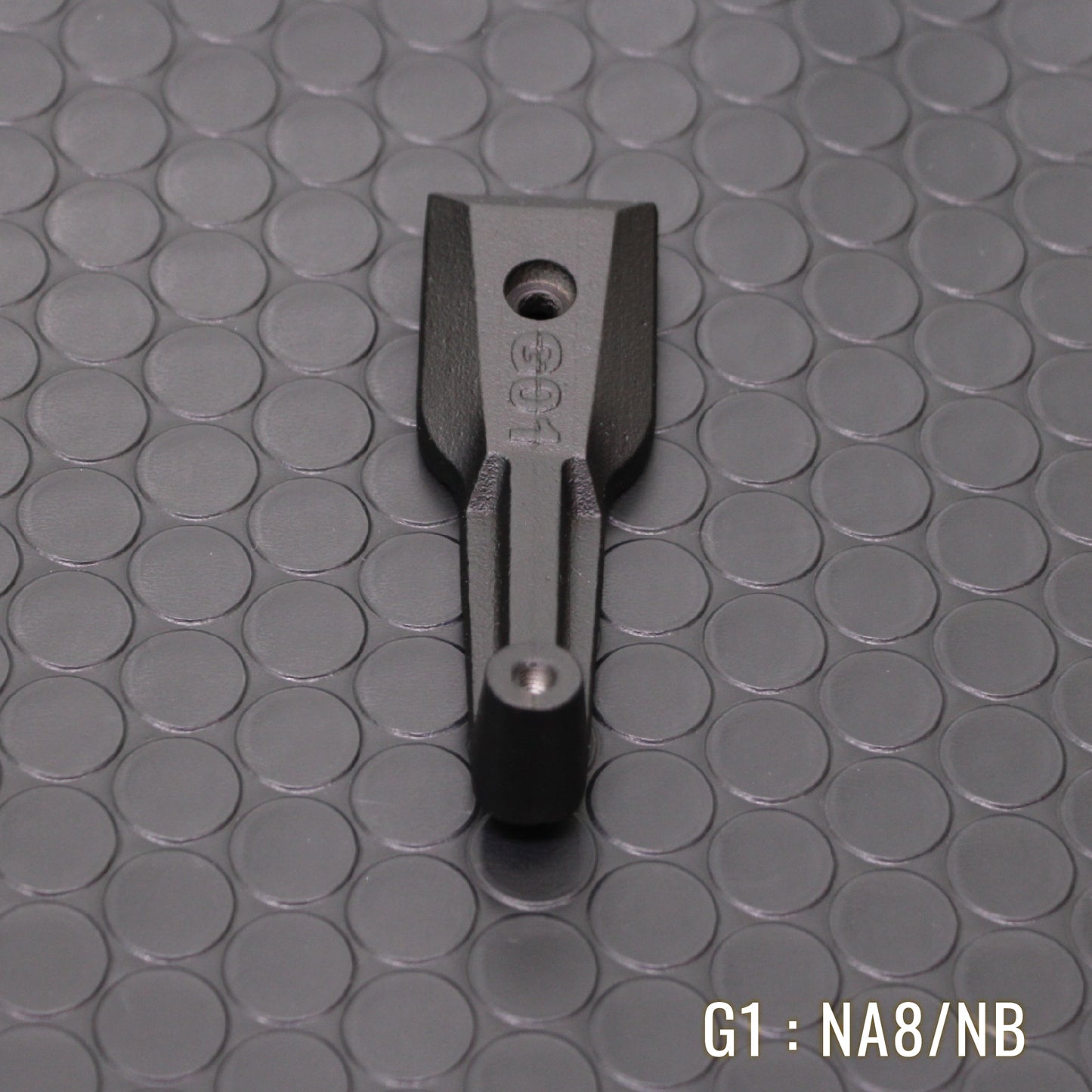 Mounting arm
