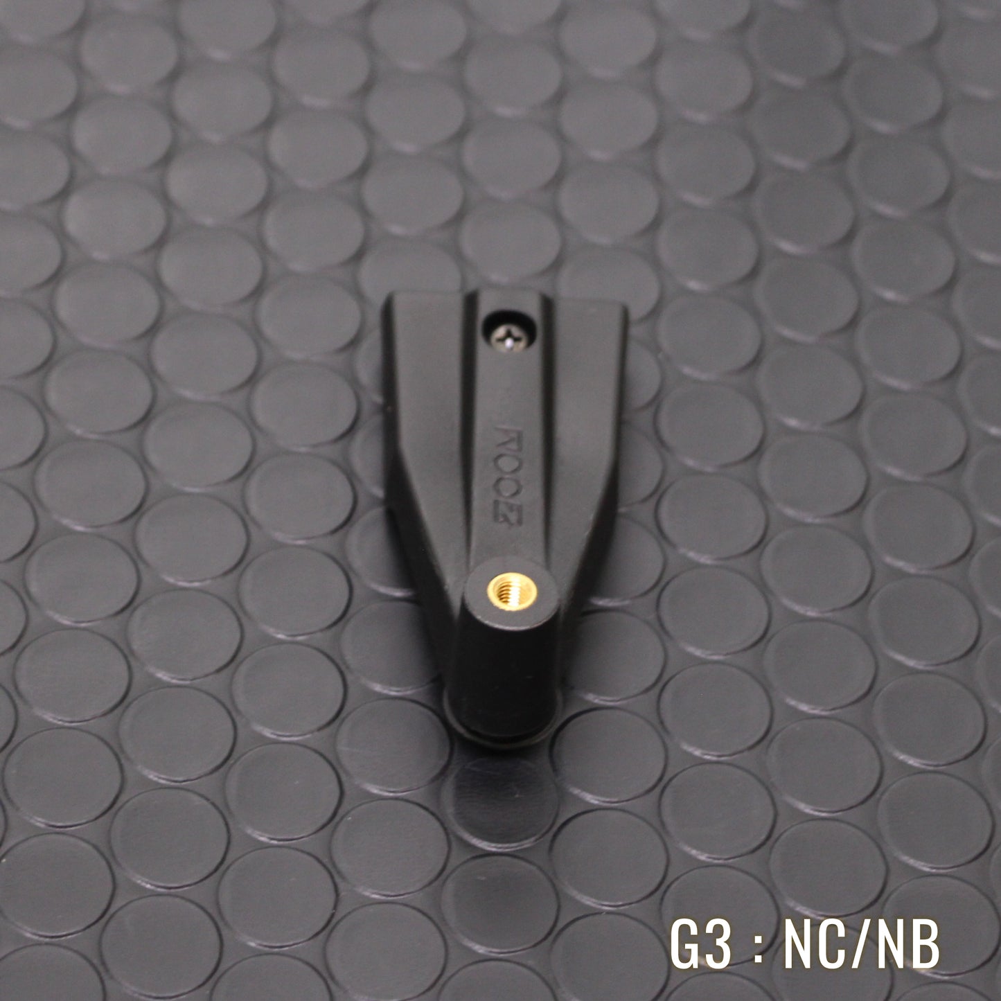 Mounting arm